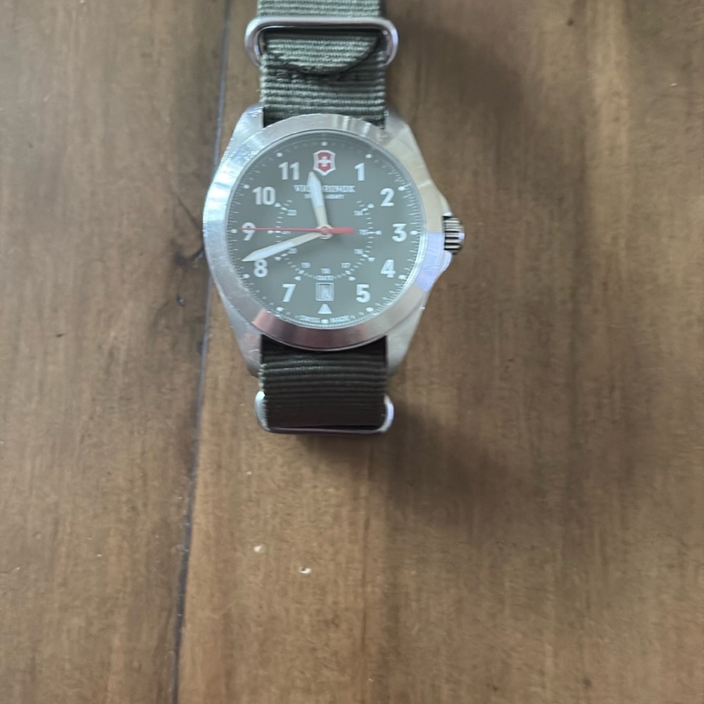 Victorinox Swiss Army NATO olive strap quartz watch preowned, needs a battery